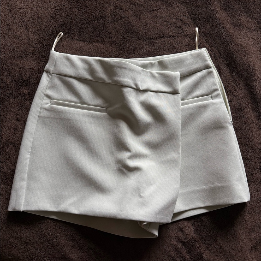 Zara Cream Women's Skorts